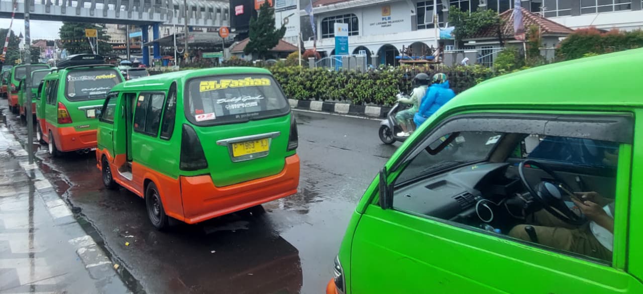 LS Vinus: Penghapusan Angkot Tua Perlu Titik Kompromi agar Tak Picu Gejolak