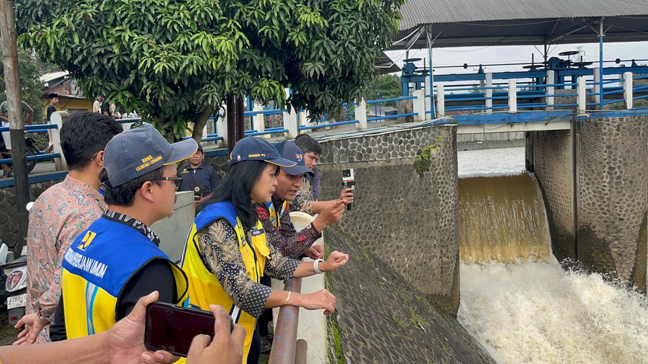 Wamen PU Tinjau Bendung Katulampa, Pastikan Status Siaga 4 dan Infrastruktur Masih Aman