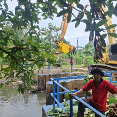 13 Truk dan Beko Dikerahkan, Kecamatan Cibinong Kebut Pembersihan Dam Cikaret