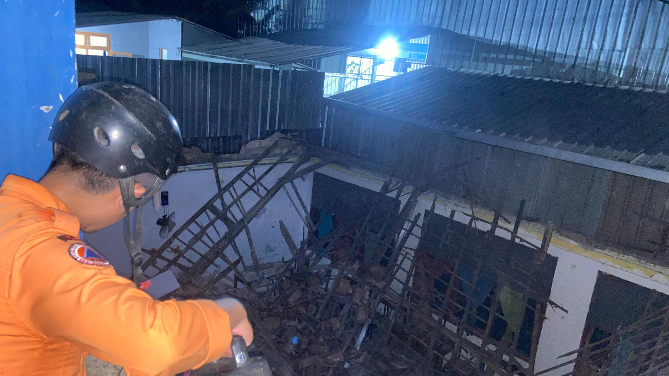 Ruang Kelas MI Miftahul Falah Gunungputri Ambruk, Siswa Belajar Jarak Jauh