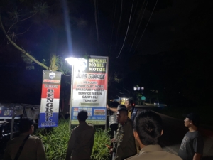 Usai Ditegur Prabowo, 382 Spanduk dan Baliho di Jalur Hambalang Dibongkar