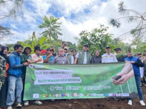 Pemkab Bogor Tanam Pohon di Hulu Ciliwung, Bupati Ajak Warga Jaga Sungai Bersama