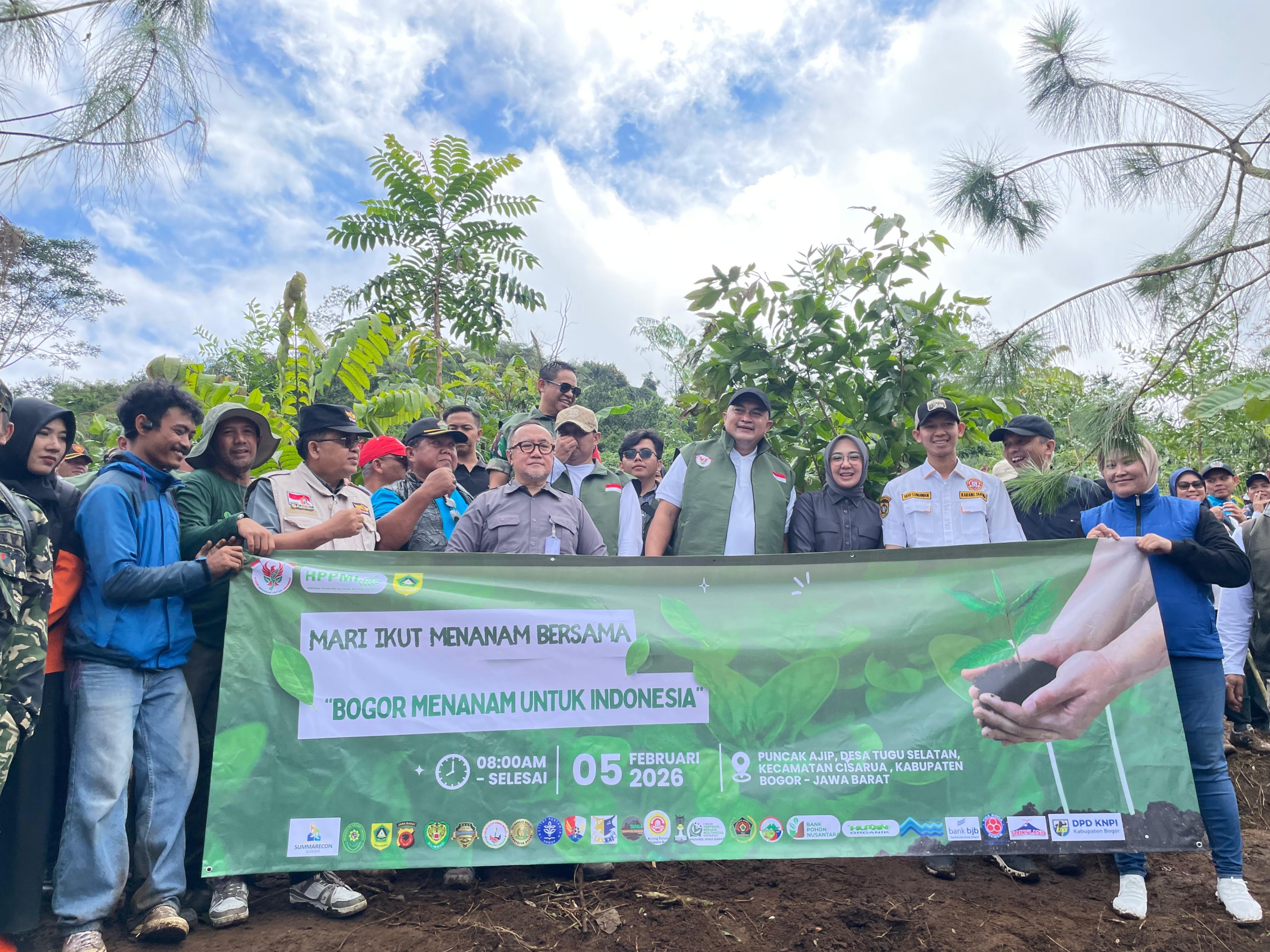 Pemkab Bogor Tanam Pohon di Hulu Ciliwung, Bupati Ajak Warga Jaga Sungai Bersama