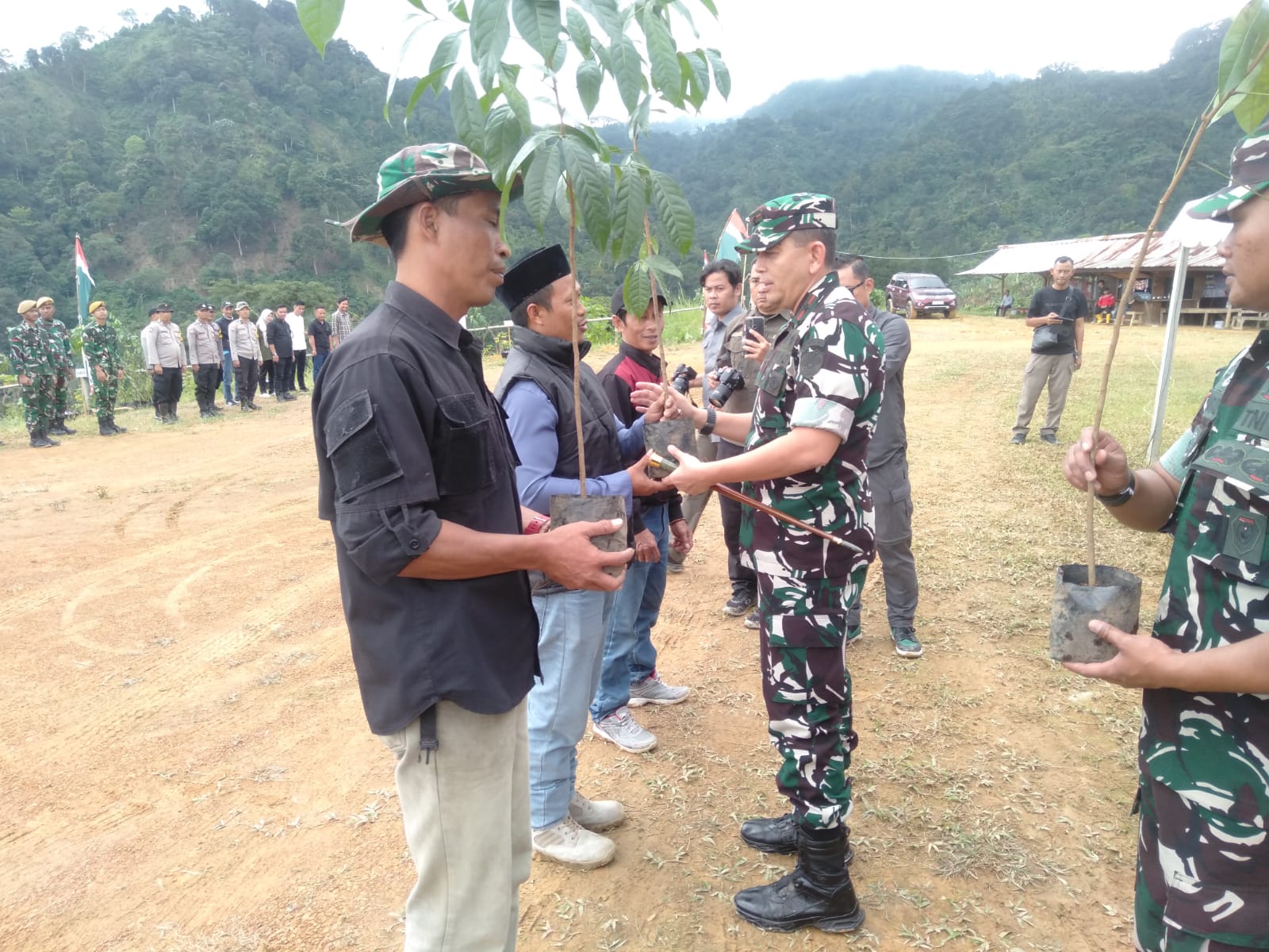Danrem 061/Suryakencana Pimpin Aksi Tanam Pohon untuk Hijaukan Bogor