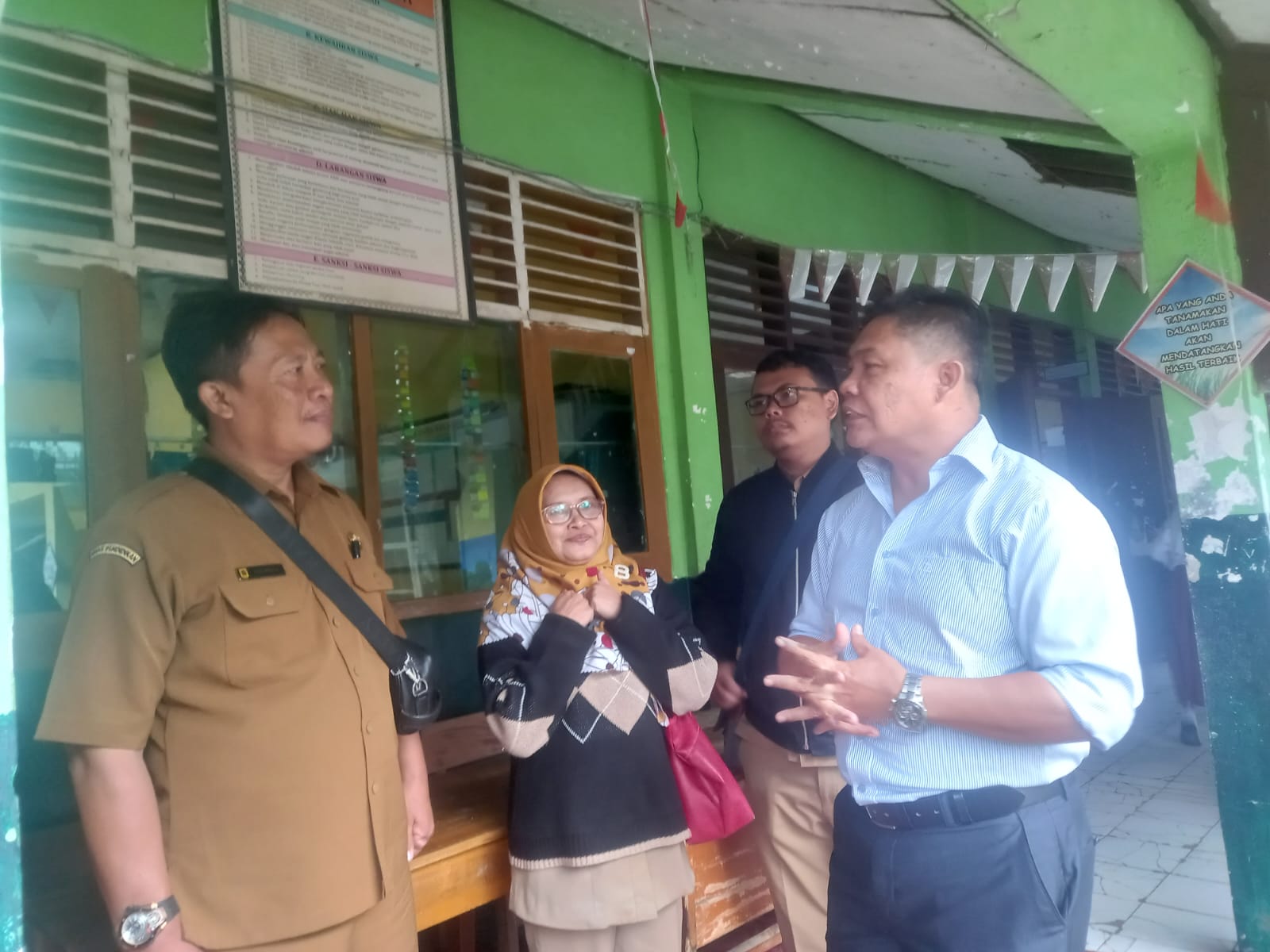 Komisi II Tinjau Sekolah Rusak di Sukaraja, Minta Pemkab Bogor Segera Perbaiki