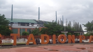 Angin Kencang Terjang Stadion Pakansari : Fasilitas Rusak, Pohon Tumbang, 1 Orang Luka