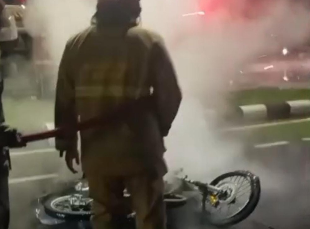 Tabrak Ambulans, RX King Terbakar di Pakansari