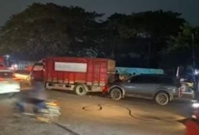 Kabel Menjuntai Picu Kecelakaan di Jalan Raya Cileungsi–Jonggol, Kerugian Capai Rp5 Juta