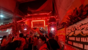 Ratusan Lilin Terangi Vihara Dhanagun Kota Bogor pada Malam Tahun Baru Imlek 2026