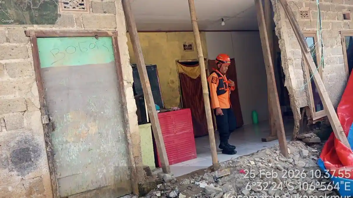 Hujan Disertai Angin Kencang, Dinding Rumah Warga di Sukamakmur Bogor Rusak jadi Puing