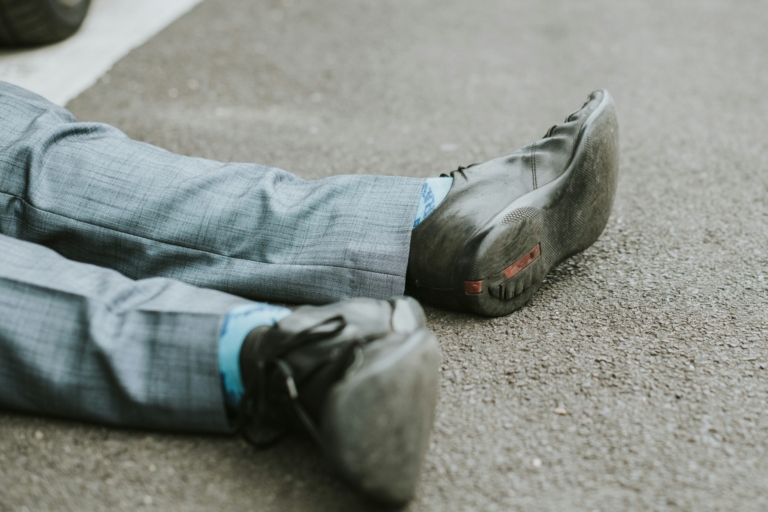 Dump Truk Hino Tabrak Motor di Cileungsi, Pengendara Tewas Ditempat