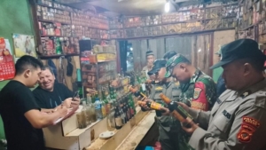 Polisi Razia Miras Berkedok Warung Jamu di Kemang Bogor, 60 Botol Berhasil Disita