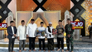 Polres Bogor Wakafkan 2.000 Mushaf Al-Qur’an pada Peringatan Nuzulul Quran di Masjid Baitul Faizin